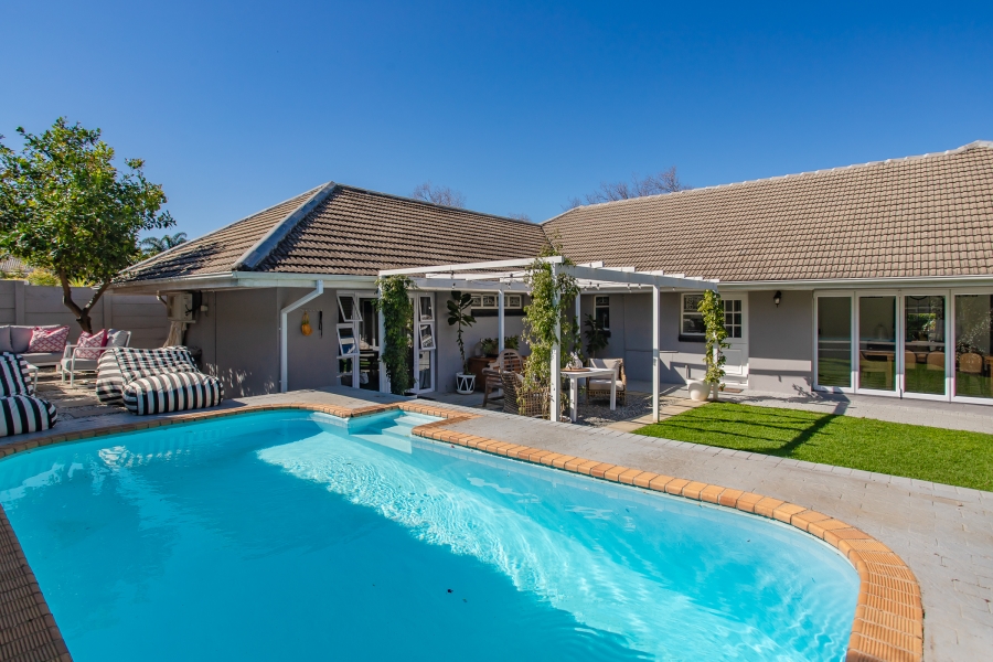4 Bedroom Property for Sale in Vrykyk Western Cape